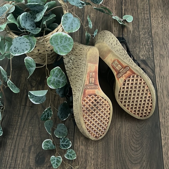 Aerosoles Track Star Wedge Sandals in Black - Picture 4 of 9